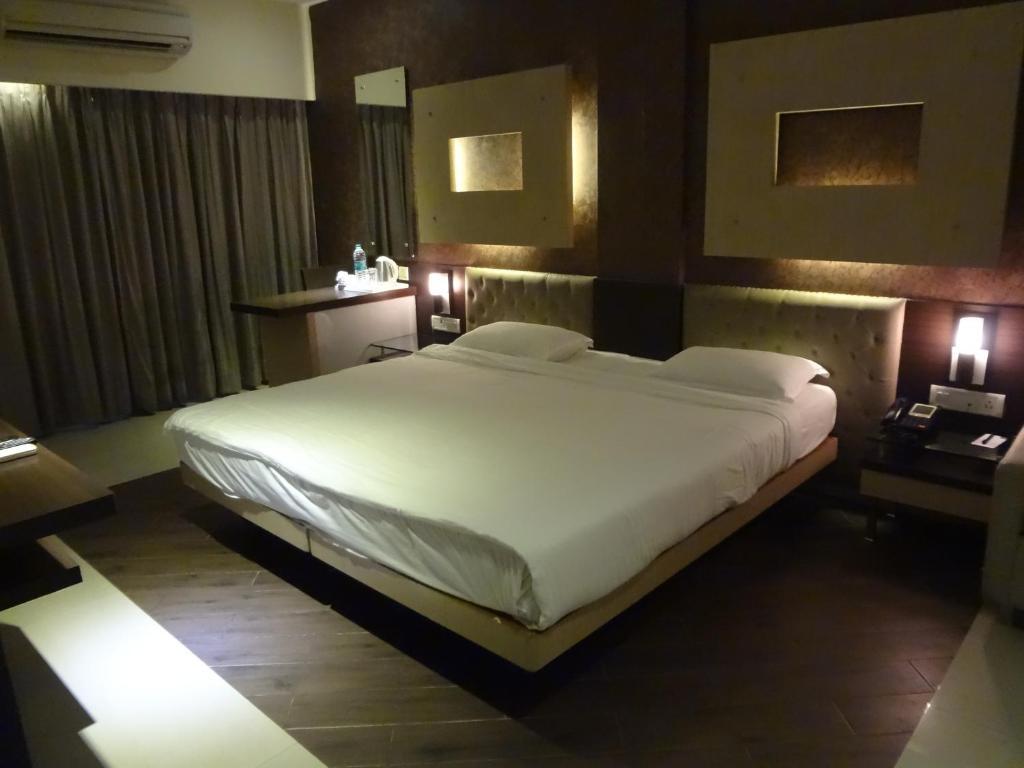 Hotel Capitol Thane Phòng bức ảnh