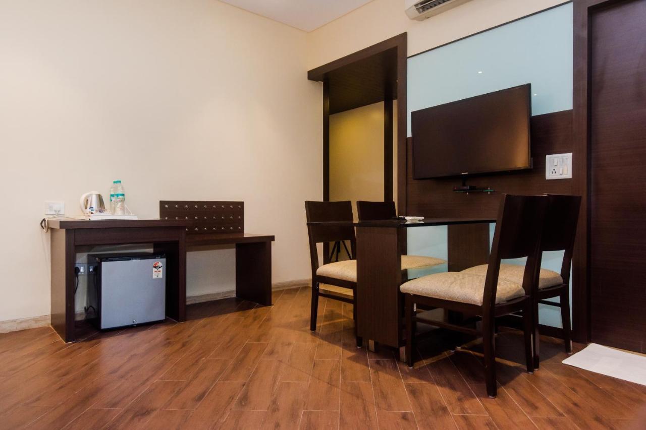 Hotel Capitol Thane Ngoại thất bức ảnh