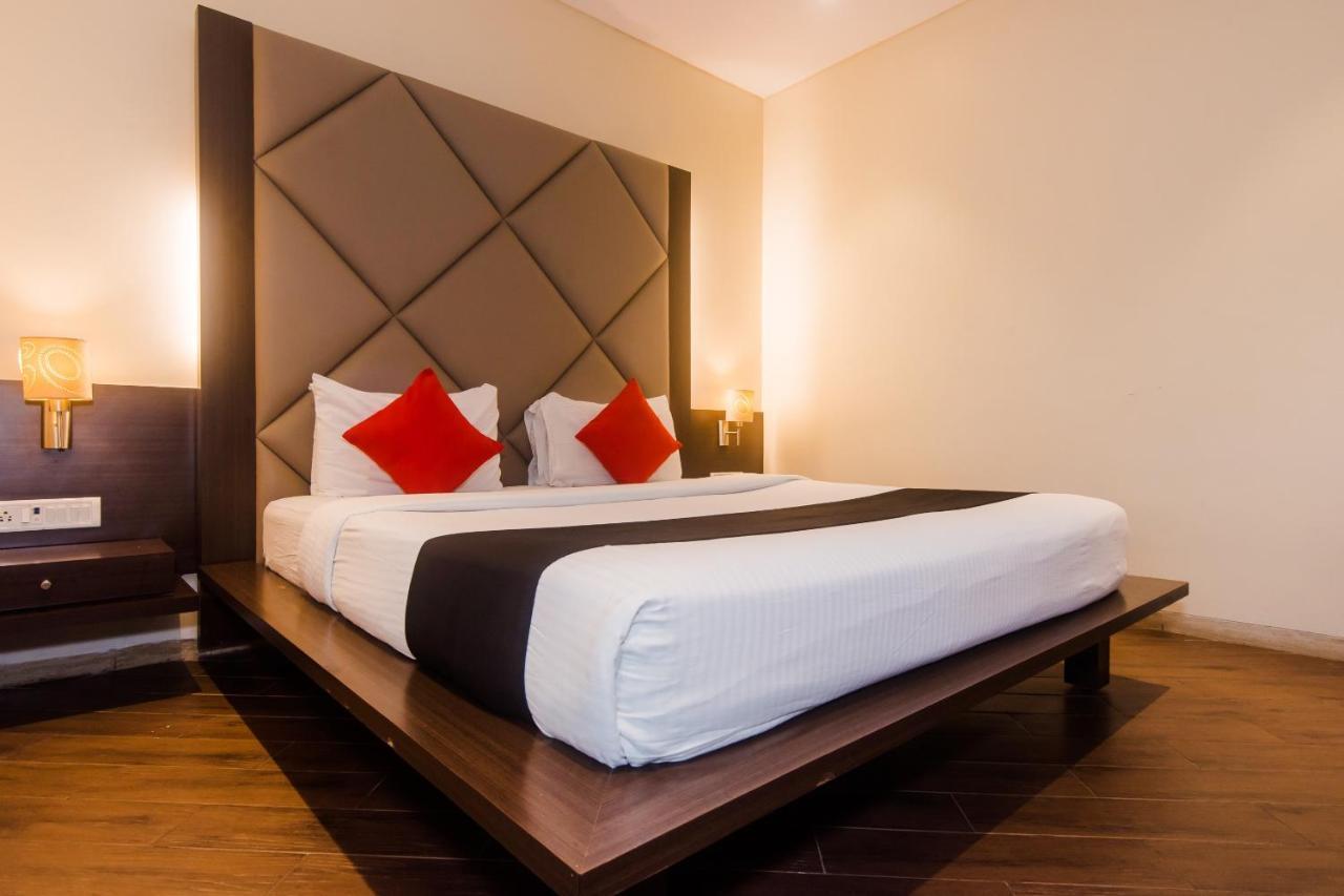 Hotel Capitol Thane Ngoại thất bức ảnh